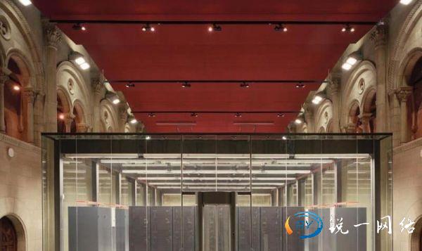 安装在西班牙赫罗纳教堂的巴塞罗那超级计算中心